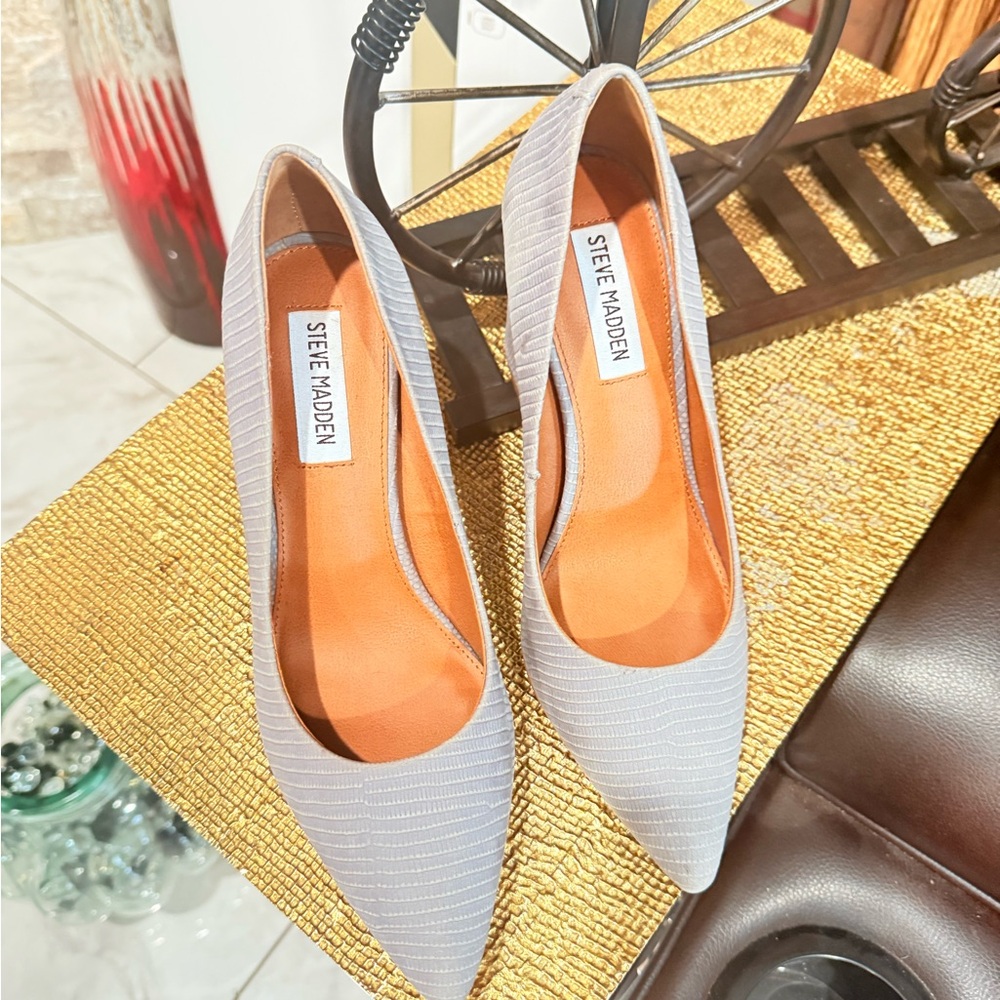 Steve Madden Light Gray Pointed Toe Pumps